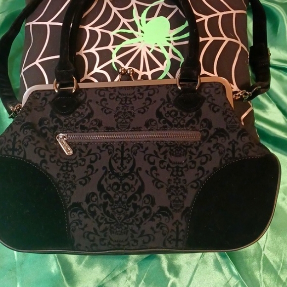 KILLSTAR BANSHEE HANDBAG HANDELS AND CROSSBODY STRAP VELVET STRAPS AND HANDEL - Picture 6 of 17